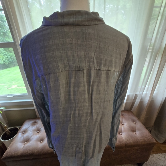 NWT, Anthropologie, long sleeve, buttondown shirt, size M, blue-ish gray color - Picture 2 of 4